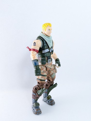 Figura de acción Jazwares Fortnite Legendary Series Jonesy 6" - Imagen 2 de 9