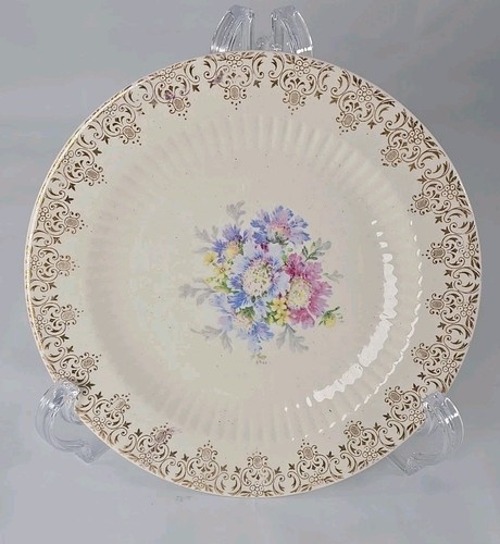 ROYAL CHINA SALAD PLATES HERITAGE 22 K GOLD VINTAGE FLORAL 6 INCH SET OF 2 - Picture 2 of 8
