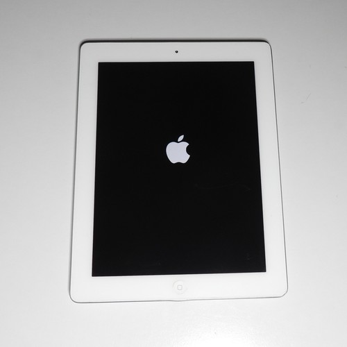 Apple iPad 2nd Gen, White Front, Silver Back, Wi-Fi, 16GB Unlocked 9.7" - Picture 1 of 10