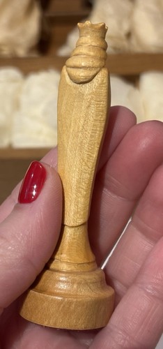 NUOVO set scacchi vintage Anri CAMELOT INTAGLIATO A MANO non dipinto + scatola legno scatola ha usura - Foto 11 di 24