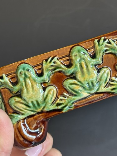 Sottopiumino stile maiolica metà XX secolo con bordo rana - Foto 22 di 24