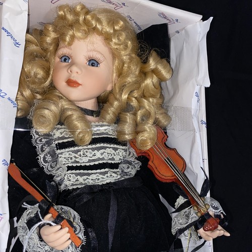 Porcelain Doll Treasure Lace Fine Collection, Violinist New In Box - Picture 3 of 10