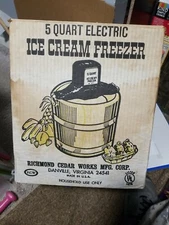RICHMOND CEDAR WORKS STERLING Wooden ICE CREAM FREEZER Electric 5 Quart  ESTW5