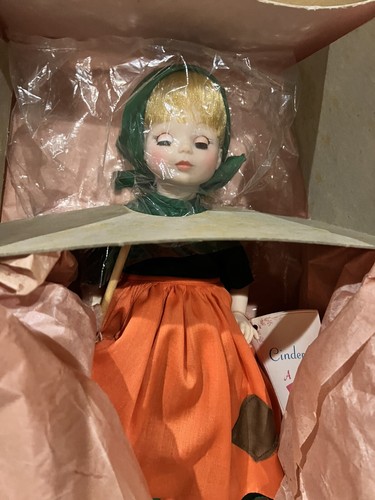 Lote Muñeca Madame Alexander Coño Gato Pobre Cenicienta Nueva Con Caja - Imagen 2 de 4