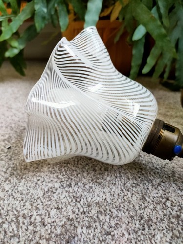 Beautiful Brass Hinged Wall Light Marbleized Lamp Shade Well Made - Picture 2 of 8