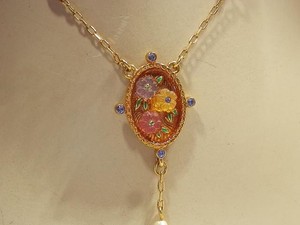 Vintage-1980-039-s-Avon-Signed-Rhinestone-Flower-Dangly-Gold-Tone-Necklace-15J9