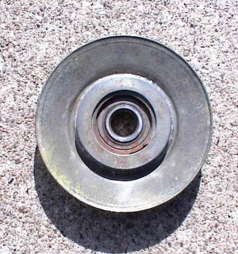 John Deere (D3-221) 425 445 455 - 60" Deck Umlenkrolle (Lager muss ersetzt werden)