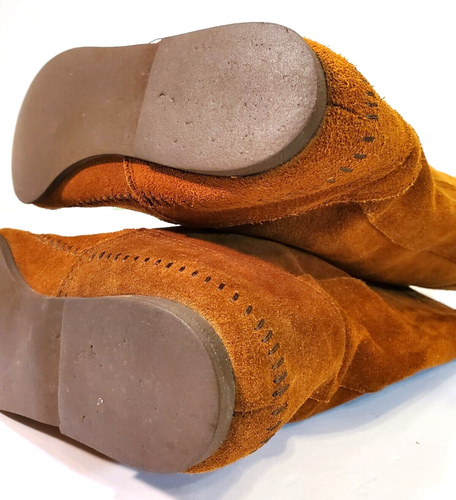 VTG 1980'S Handmade womens midcalf suede moccasin boots, medallion tassle - Picture 8 of 8