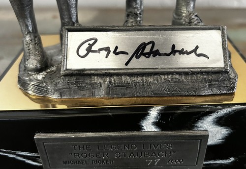 Estatua de peltre firmada autografiada por Roger Staubach por Michael Ricker #77/600 - Imagen 5 de 8
