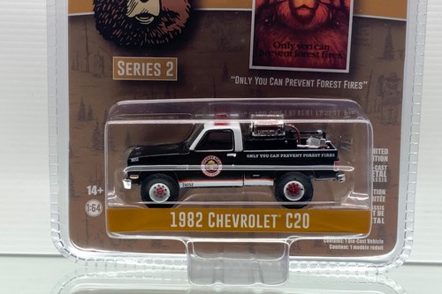 GREENLIGHT 1982 Chevrolet C20 Custom Deluxe with Fire Equipment Hose and Tank - Picture 2 of 4