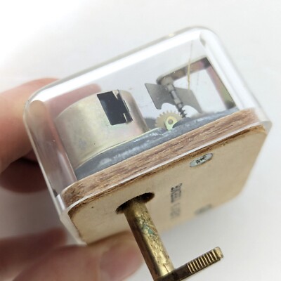 邦楽 B9 Narco Japan Music Box Movement with Key Vintage Assorted New