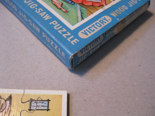 Vintage VICTORY Wood Jigsaw Puzzle, Rabbit family, Bunny family at home - Picture 6 of 11