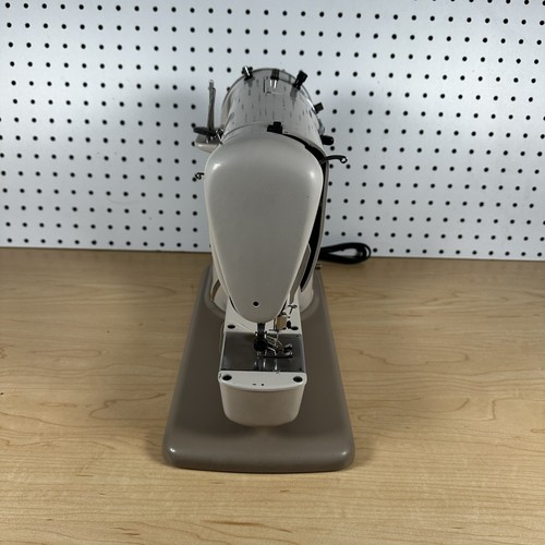Vintage Elna Supermatic bianco Svizzera modello 722010 con manuale ed EXTRA - Foto 15 di 21
