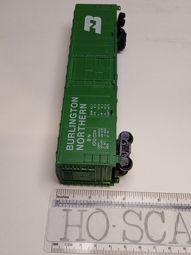 BN eighty's Bachmann HO-Scale Train Car 51' Steel Reefer Burlington Northern - Picture 13 of 19