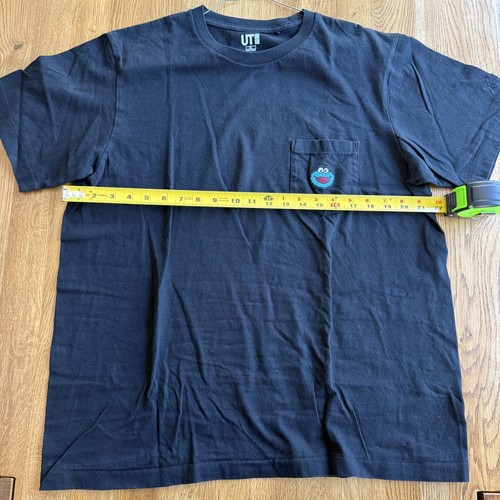 KAWS Uniqlo Cookie Monster Pocket T-Shirt Rare Size XL - Bild 2 von 3