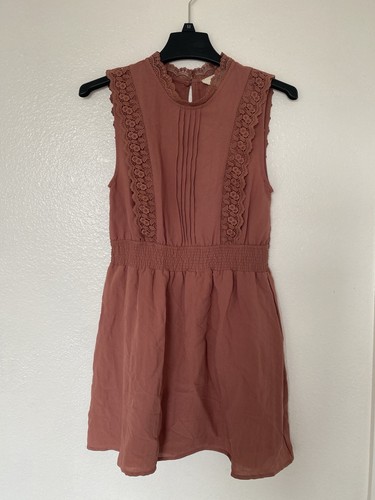 Minivestido sin mangas con ribete de encaje Sweet Wanderer. Talla grande - Imagen 1 de 9