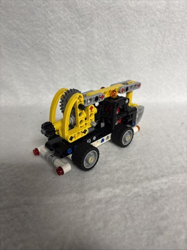 LEGO TECHNIC: Cherry Picker (42031) - Picture 3 of 4