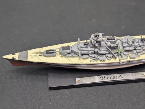 DeAgostini Small Scale Model of HMS Hood & Bismarck ATLAS Edition Unboxed - Picture 10 of 15