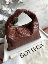 Authentic NWOT BOTTEGA VENETA Calfskin Intrecciato Small Hop Sapele