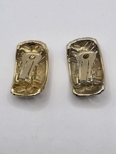 Pendientes de clip vintage dorado esmalte negro/crema 1 1/2" - Imagen 2 de 4
