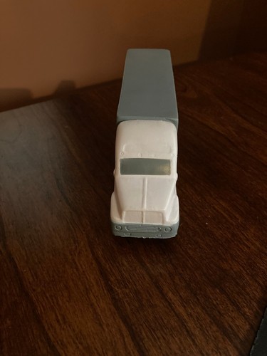 New Penn 6 1/4" TRACTOR TRAILER FOAM STRESS PROMO TOY SEMI TRUCK - Picture 3 of 5