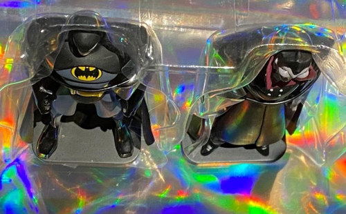 WHO is the REAL DARK KNIGHT? The BATMAN vs Dracula Figurines Set ++ FREE S&H - Picture 8 of 16