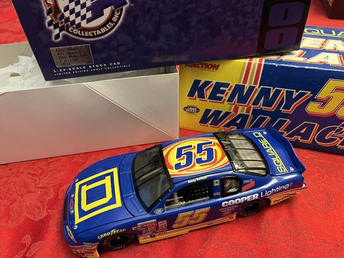 Kenny Wallace Team Calibro 2000 Quadrato D #55 NASCAR PRESSOFUSO AUTO DA CORSA 1/24 - Foto 1 di 3