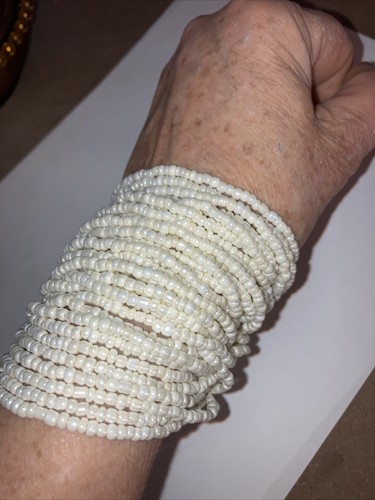 Mehrsträngiges weißes Rocailles Armband silberfarben Magnetverschluss