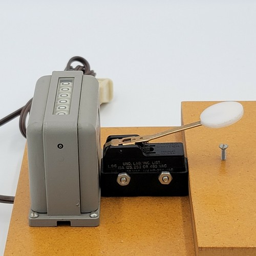 Veeder-Root Counter 120506-010 W/ Attached Micro Switch BZ- 2R-W - Picture 4 of 6