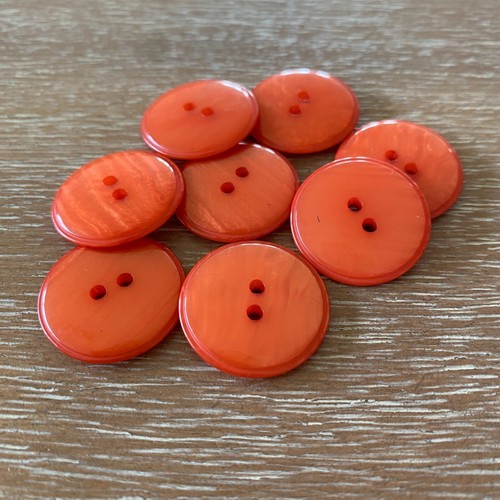 VINTAGE BUTTONS Orange Plastic Pearlescent 15/16" (23 mm) with 2-Hole - 8 pieces - Picture 4 of 6