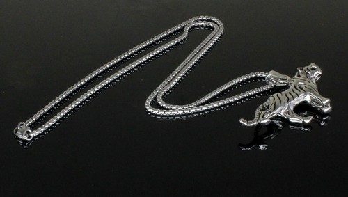 Roaring Bengal Tiger Pendant Necklace Stainless Steel 24" Chain Silver - Foto 4 di 5