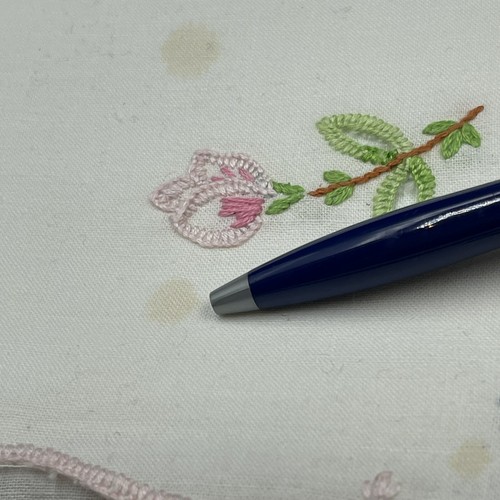Handbestickte Kissenbezüge Schnittarbeit Blumen im rosa Korb Vintage Neu LESEN - Bild 8 von 10
