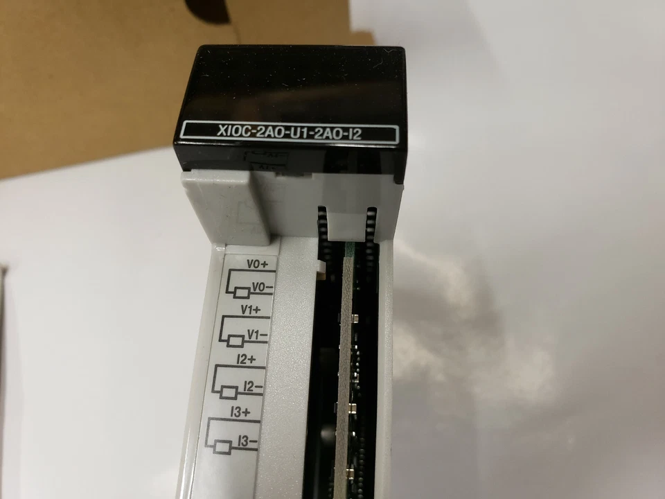 Eaton XIOC-2AO-U1-2AO-I2 PLC Analogue Output Card 2xI, 2xU NEW IN BOX - Image 3 of 4