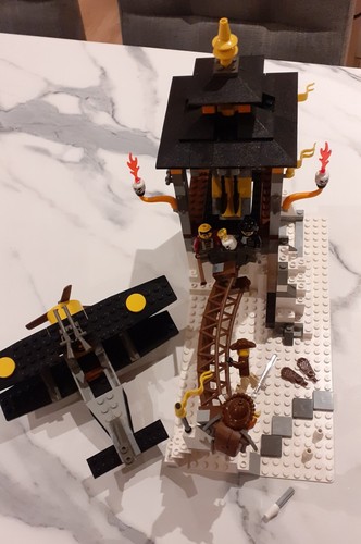 LEGO Orient Expedition 7417: Temple of Mount Everest (95% Complete) All Minifigs - Picture 7 of 22
