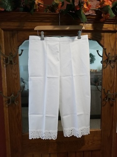 NWT Alfred Dunner White Pull-On Capri Crop Pants Lace Hem Womens Size 14P Petite - Picture 3 of 11
