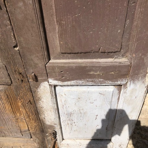 Antica Porta portone d' ingresso a due ante in legno massello con retro bugnato - Foto 4 di 8