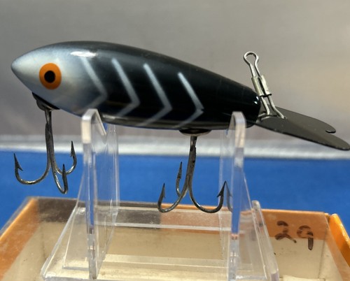 Vintage Bomber Crankbait Fishing Lure, 500 Series ?  Black White Ribs - Picture 2 of 10