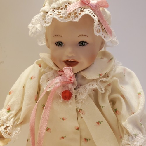 Porcelain Ashton Drake Mini Picture Perfect Baby Pajamas Yolanda Bello - Foto 2 di 10