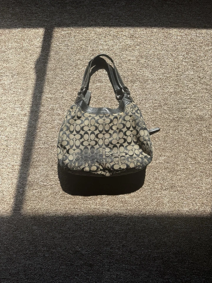 Bolso de hombro Hobo Coach Signature marrón de lona y cuero con detalles de hebilla Foto 3 de 4