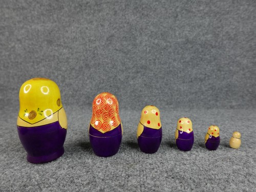 Bambole nidificanti matrioska russe vintage 7 pezzi dipinte a mano giallo viola flusso - Foto 11 di 12