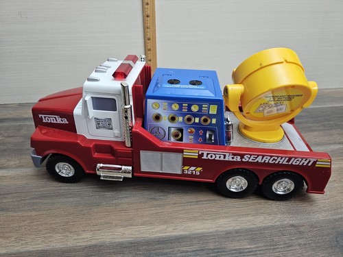 2000 Tonka 3215 Search Light Fire Truck - Picture 3 of 10