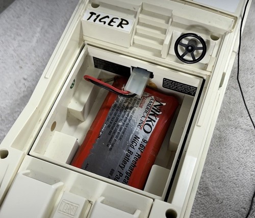 Nikko 42' Tiger RC Pilot zdalnego sterowania Łódź i kontroler - Zdjęcie 7 z 9