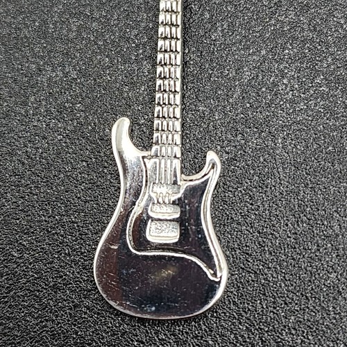 925 NUEVO Colgante-Guitarra Plata de Ley 45mm Largo 12mm Ancho Punto Más Ancho  - Imagen 5 de 8