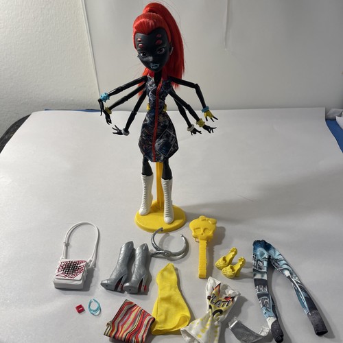 Monster High I Love Fashion I Heart Fashion Wydowna Spider 11" Puppe mit Ständer