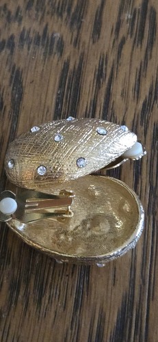 CHRISTIAN DIOR? Vintage Goldtone With Crystal Accents Clip On Earrings 1.5X1" - Picture 4 of 13