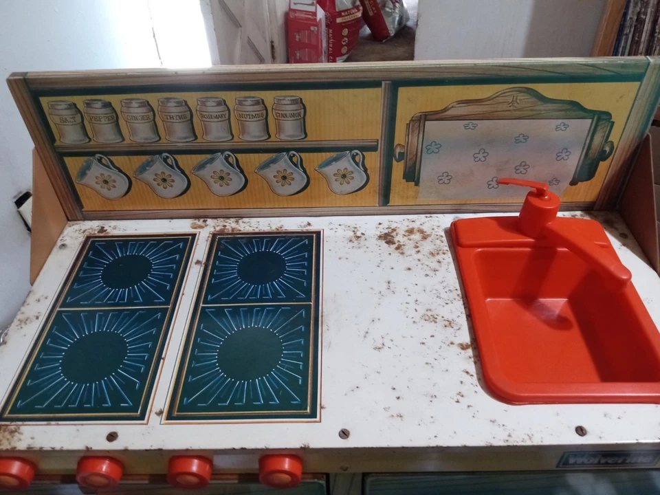 Vintage WOLVERINE Toy Kitchen Sink Stove Fridge Huge Lot Food & Cookware w Barbi - Image 3 of 4