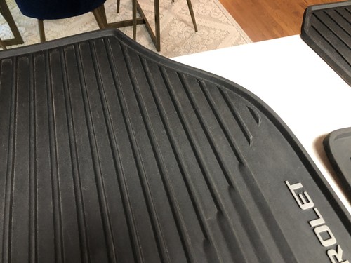 Genuine GM Floor Mats All-Weather Front 84215239 - Picture 8 of 11
