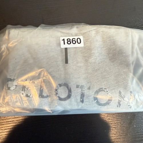 Peloton Shirt Medium Grey Tee Active Workout Short Sleeve Camo Logo Cycle Train - Picture 8 of 8