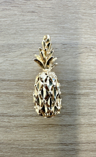 Solid 14K Yellow Gold 3D Hawaiian Diamond Cut Pineapple Charm - 2.8 grams