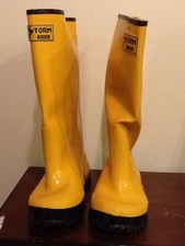 STORM BOUND RUBBER BOOTS SIZE 7 NEW